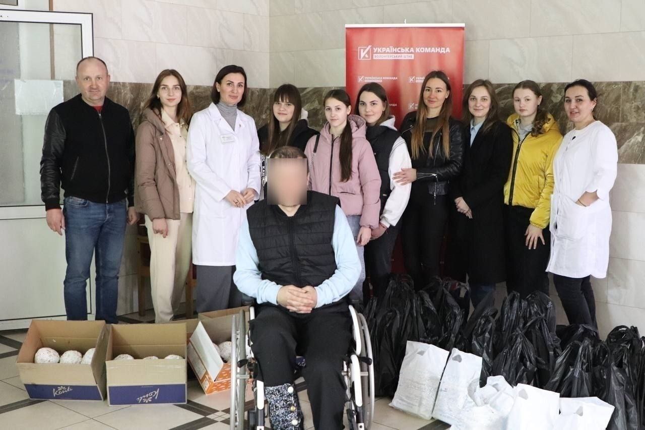 Волонтерський штаб «Українська команда» Вінниччини привітав захисників з Великоднем