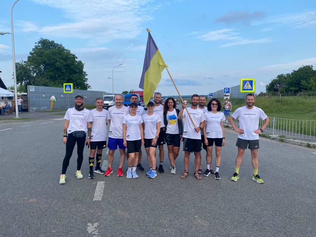 На саміт НАТО передали український прапор із Бахмута