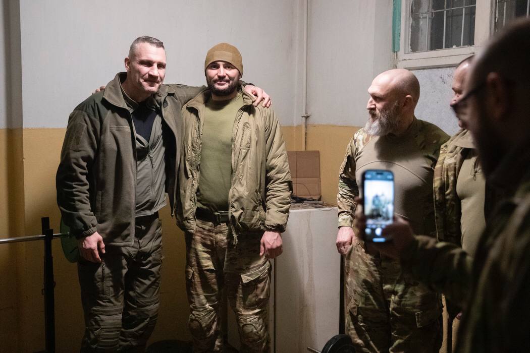 Кличко знову відвідав українських захисників на Донбасі. Передав необхідну техніку та спорядження  