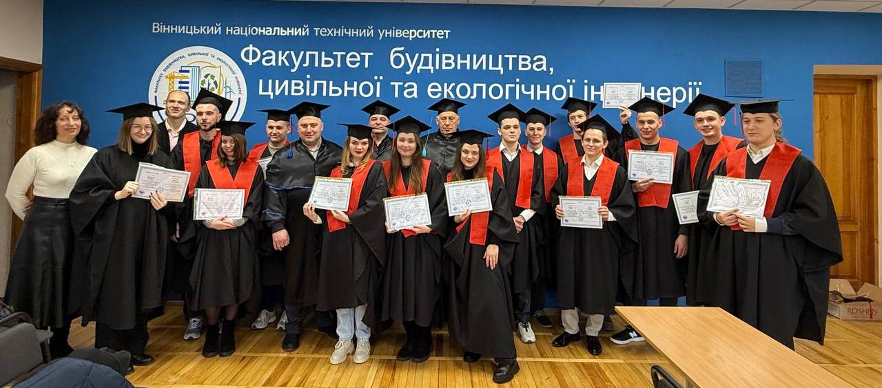 У ВНТУ урочисто вручили випускникам дипломи магістрів