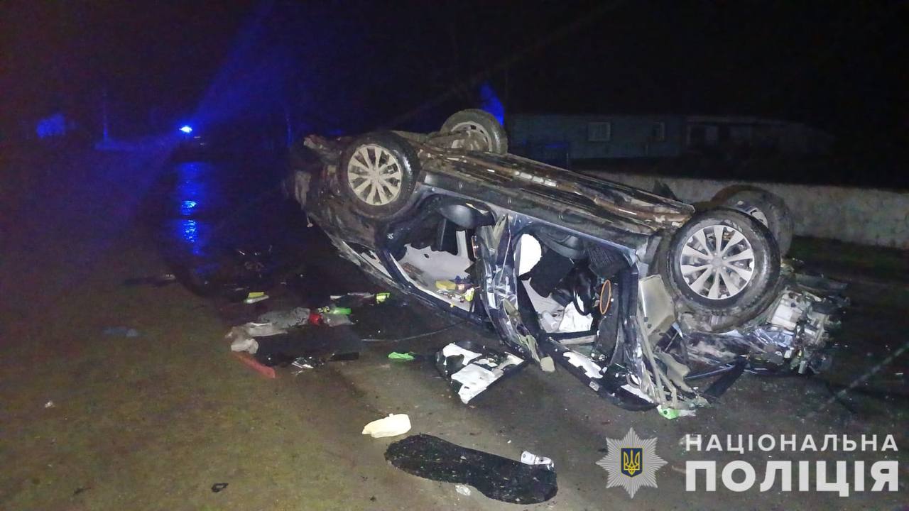 На Вінниччині сталась ДТП - перекинулась автівка, постраждали люди