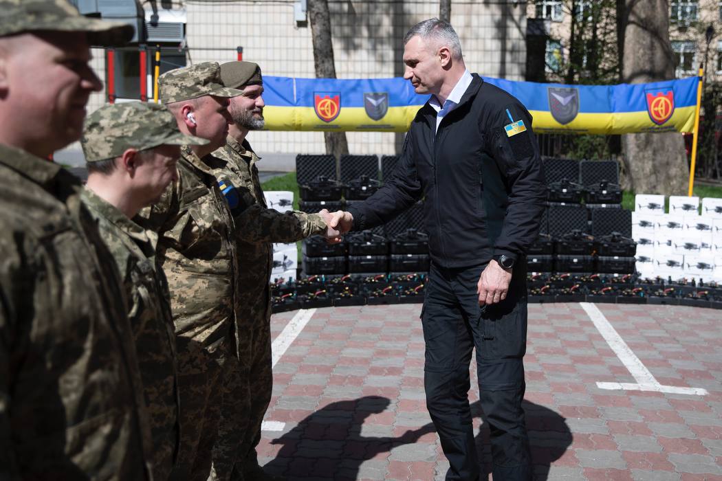 Кличко: Київ передав понад 1800 дронів бійцям 112-ї бригади: підтримка оборони триває