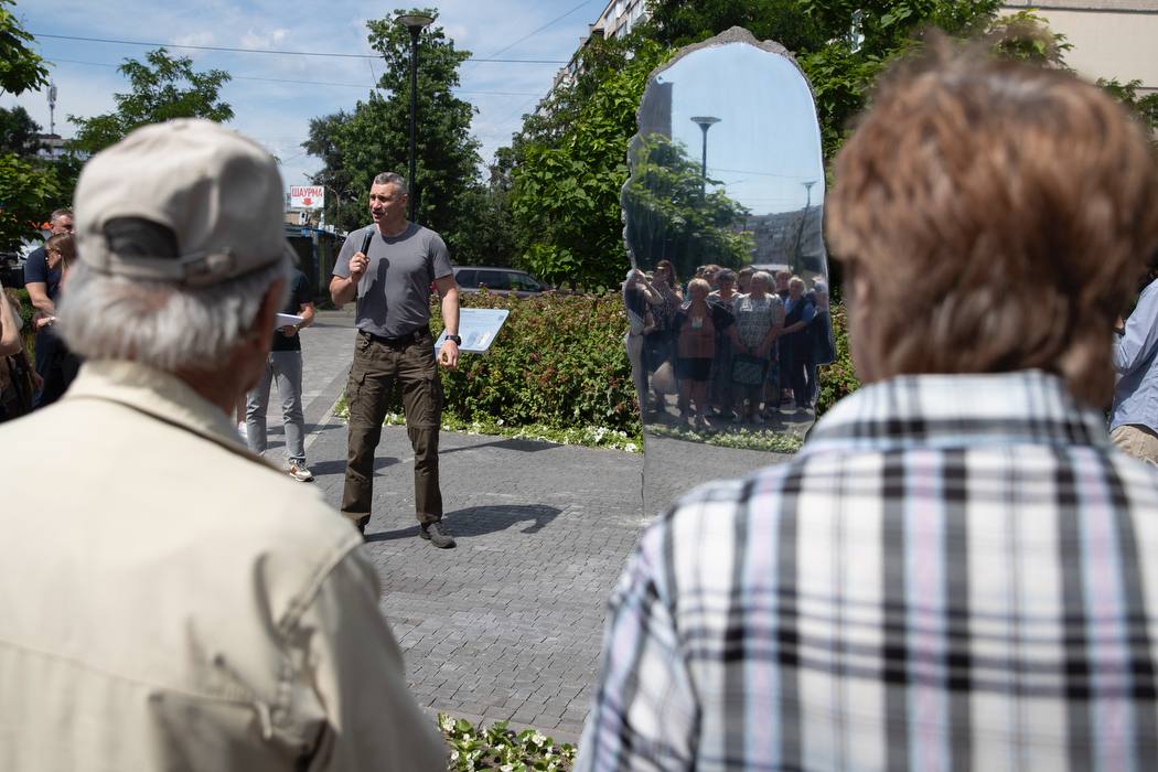 У Києві відкрили артоб’єкт «Усвідомлення» на честь бійців тероборони, що стали на захист столиці