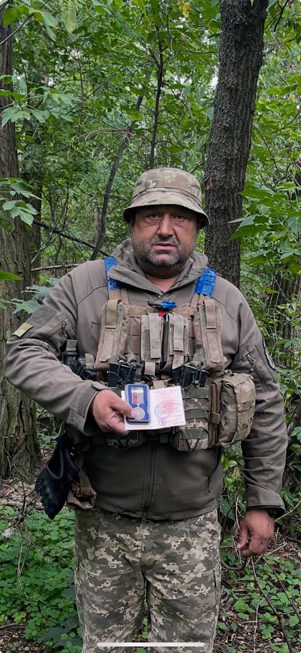 Герой і волонтер: Юрій Нелепа отримав медаль "За службу державі" від 59-ї штурмової бригади