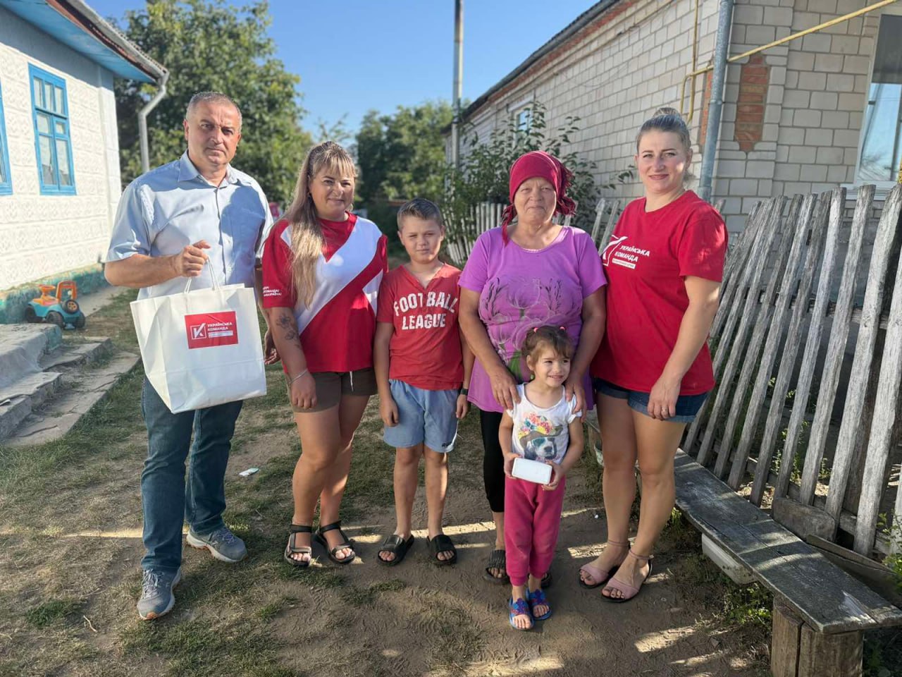 Волонтери «Української команди» завітали до Ободівки з гуманітарною допомогою