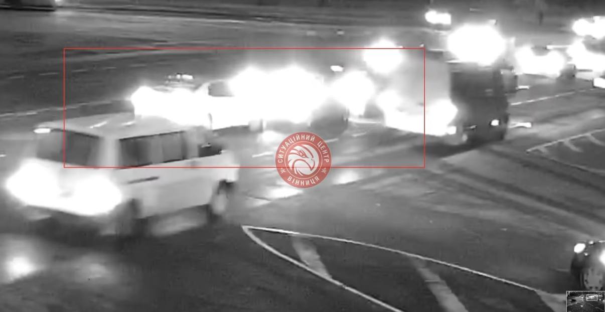 Ранкова ДТП у Вінниці: через недотримання дистанції водій Toyota спричинив потрійне зіткнення