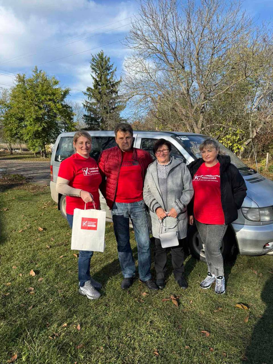 Волонтери «Української команди» завітали до села Вовчок: допомога тим, хто найбільше потребує підтримки