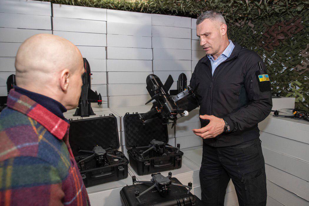 Київ передав захисникам нову партію дронів та обладнання для фронту