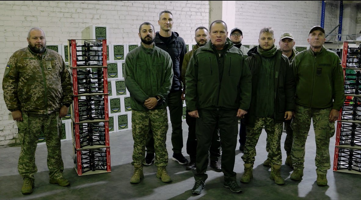 Палатний: «Українська команда» разом із Володимиром Кличком передала чергову партію дронів захисникам з 5 батальйону 117 бригади ТрО