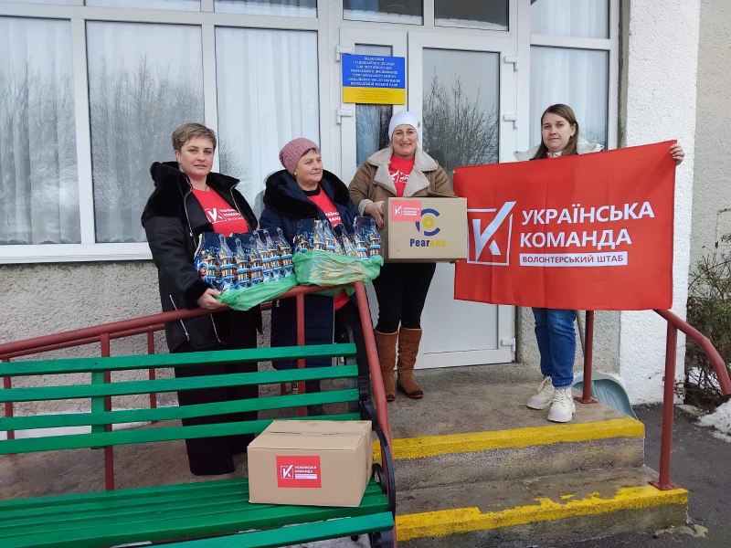 Волонтери «Української команди» подарували новорічне тепло мешканцям будинку для людей похилого віку в Маньківці