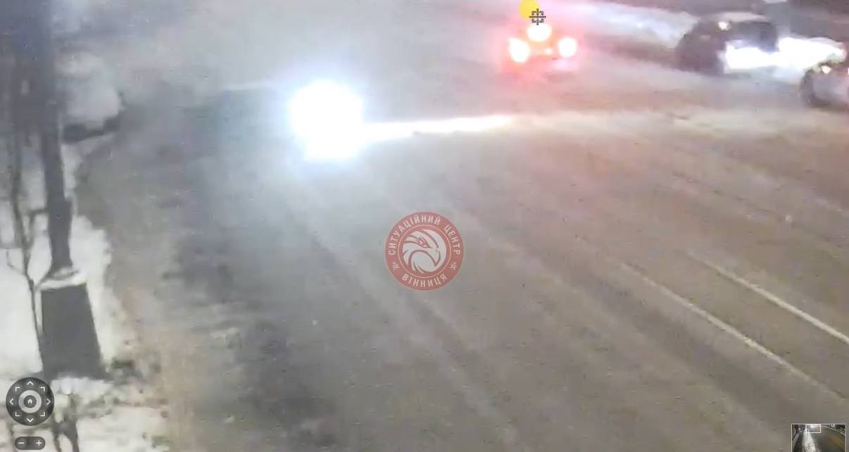 У центрі Вінниці пізно ввечері зіткнулися два автомобілі