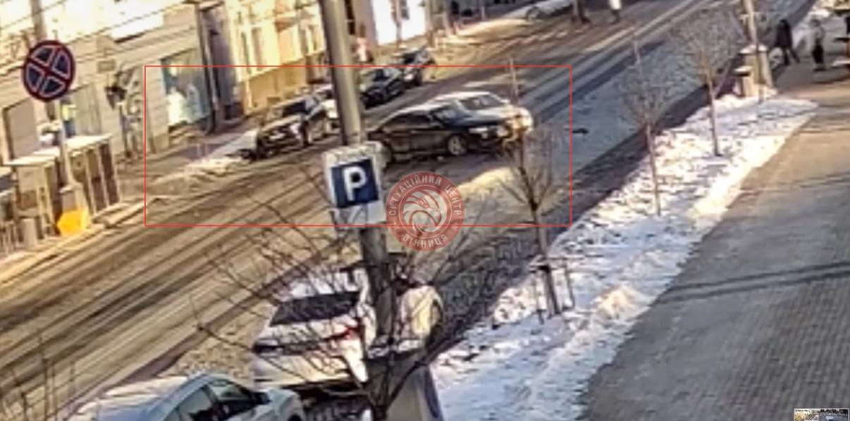 ДТП на вулиці Соборній: зіткнення Honda та Skoda зафіксували камери відеоспостереження