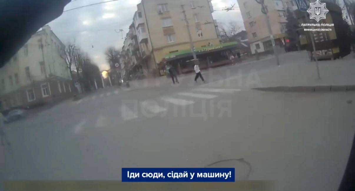 Перші хвилини після атаки: поліція оприлюднила відео з бодікамер під час обстрілу Вінниці