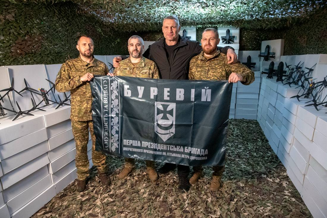 Київ передав на фронт понад тисячу дронів: допомогу отримала бригада «Буревій»