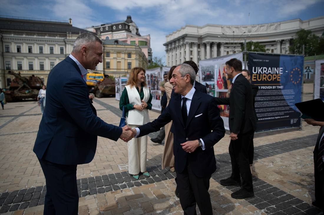 У Києві відкрили фотовиставку до Дня Європи: Кличко розповів про єдність, перевірену війною