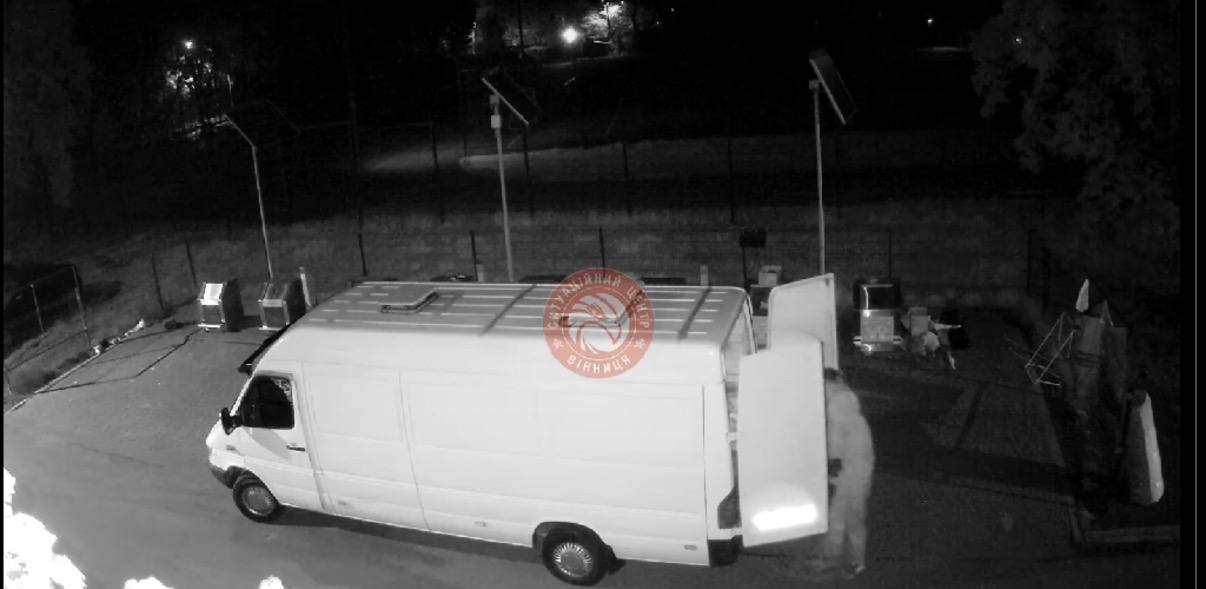 У Вінниці чоловіка оштрафували за нічне вивезення будівельного сміття до контейнерів