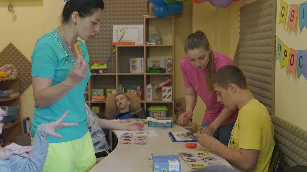 "Тут моїй дитині добре": у Вінниці відкрили простір для дітей з інвалідністю, створений батьками