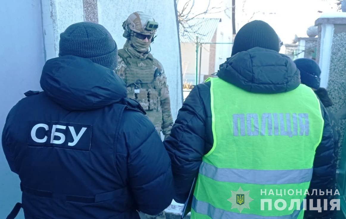 Вінницькі спецпризнaченці зaтримaли торговця зброєю 