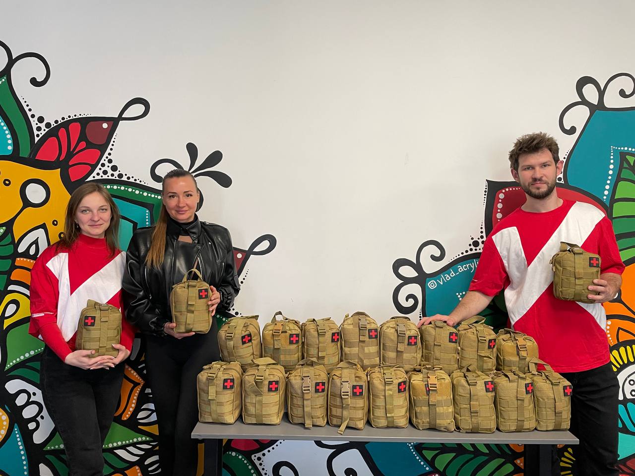 Волонтерський штаб «Українська команда» Вінниччини передав чергову партію тактичних аптечок військовим