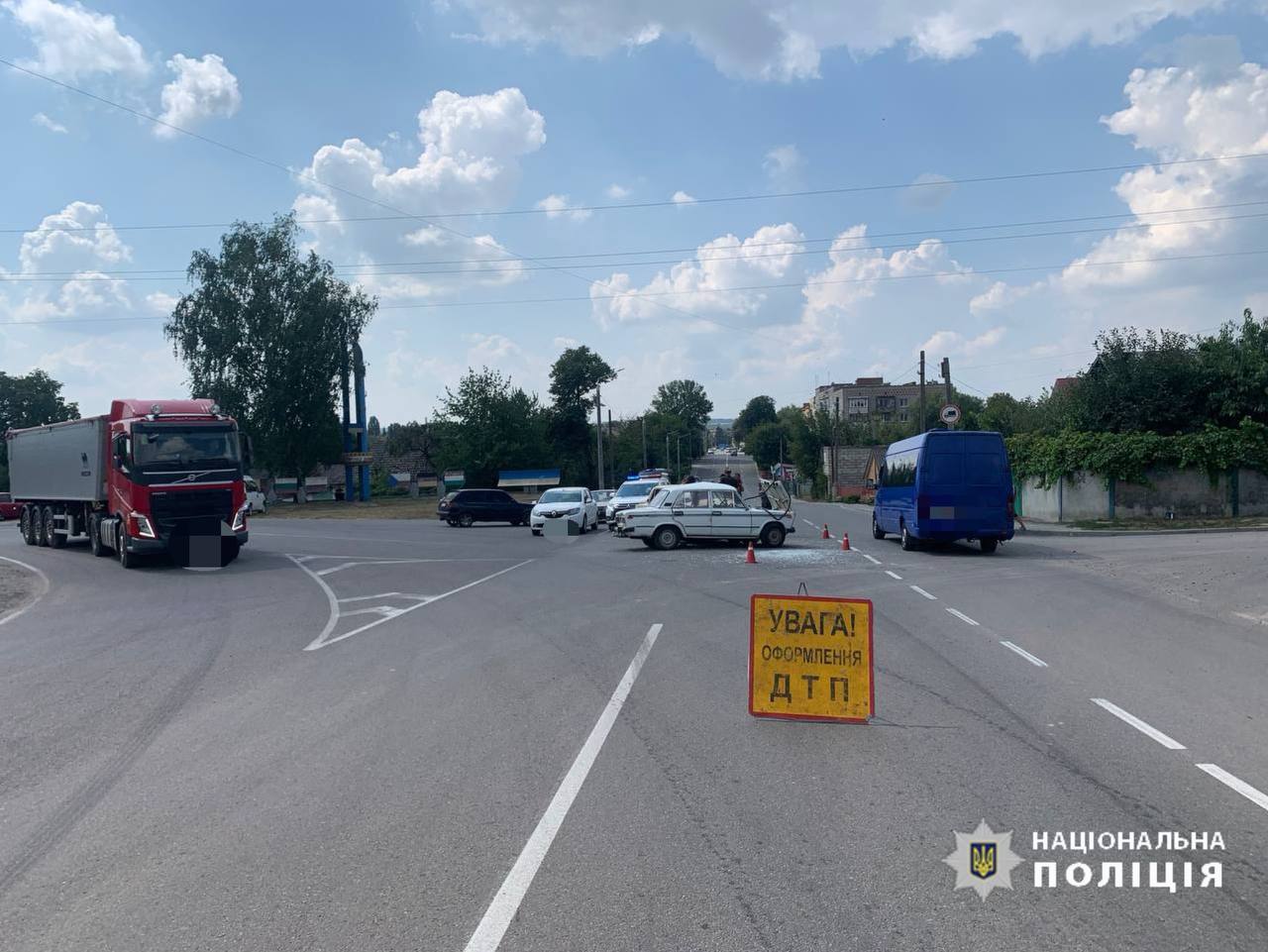 Поліцейські Вінниччини розслідують обставини автопригоди, у якій травмувалися подружжя