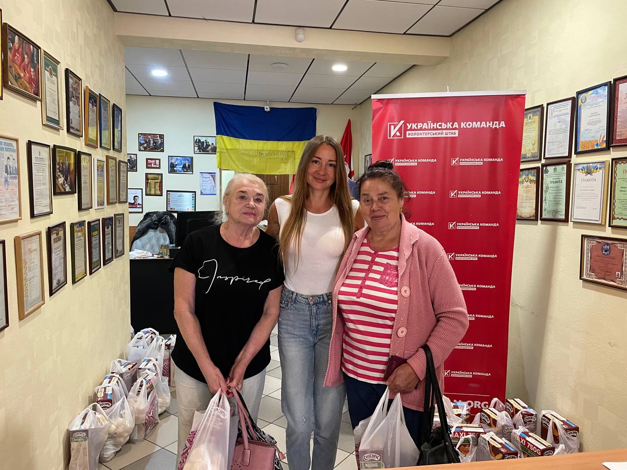 "Українська команда" Вінниччини продовжує надавати допомогу пенсіонерам-ветеранам