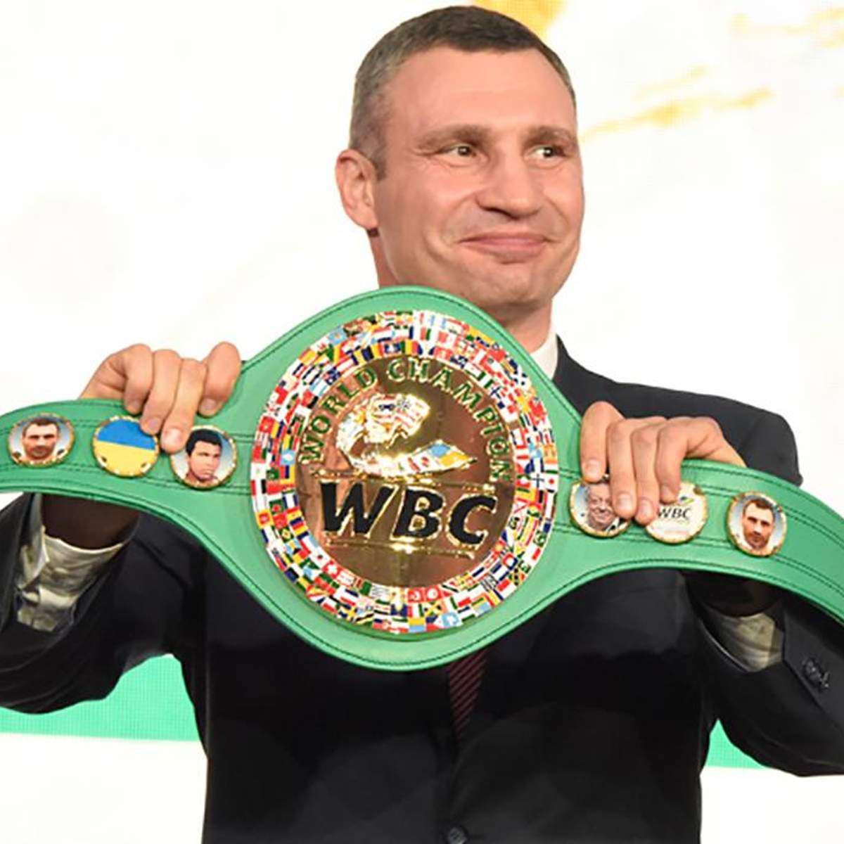 У росії звинуватили Кличків у тому, що їхніх спортсменів викинули з WBC