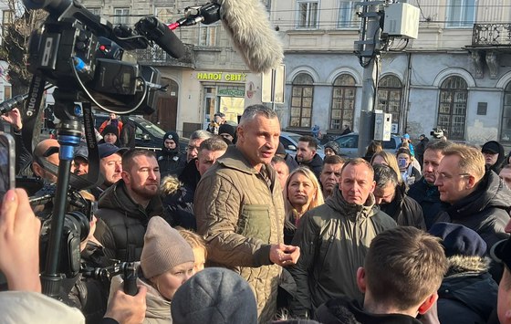 Те, що зараз відбувається, - це тиск на місцеве самоврядування, - Кличко про перерву в засіданні суду по Атрошенко