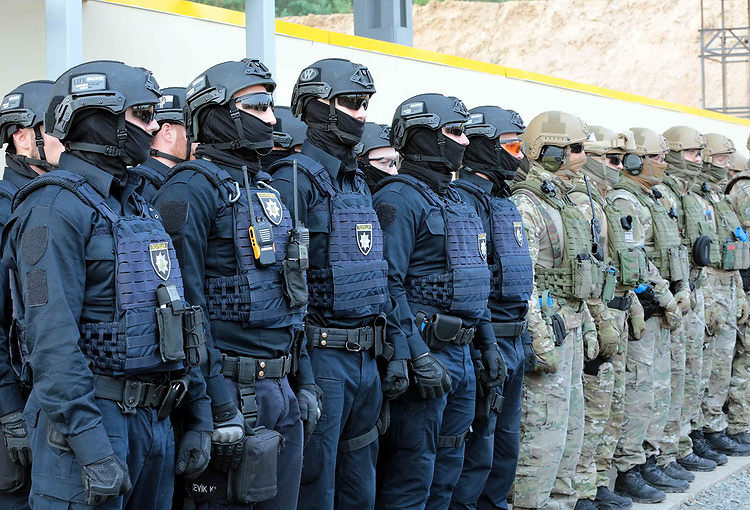 Поліцію і прикордонників переводять на посилений режим роботи