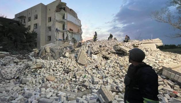 Війська рф б’ють термобаричними боєприпасами по місту Часів Яр