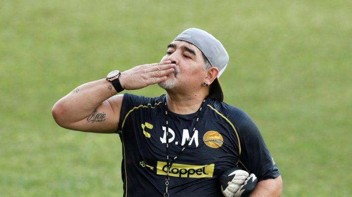 Пішла легенда - помер Дієго Марадона, у нього зупинилося серце, йому було всього 60 років