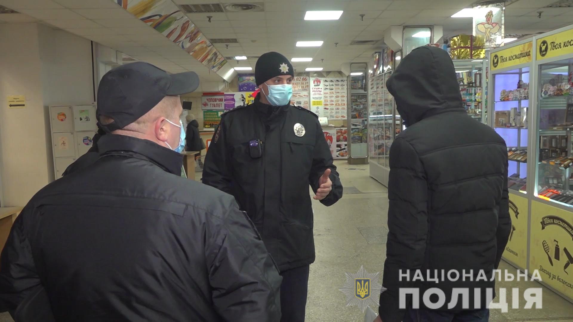 За минулі вихідні вінницькі правоохоронці склали майже 200 адмінпротоколів на порушників карантину 