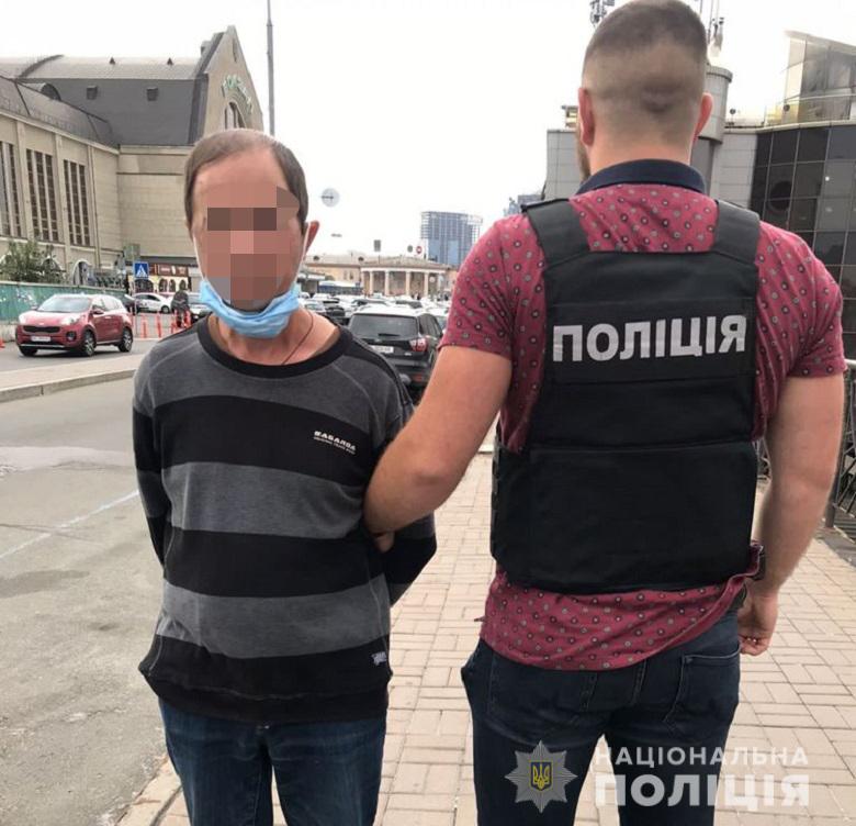 Сховaвся у туaлеті: у столичній школі зaтримaли педофілa, який чіплявся до дитини 