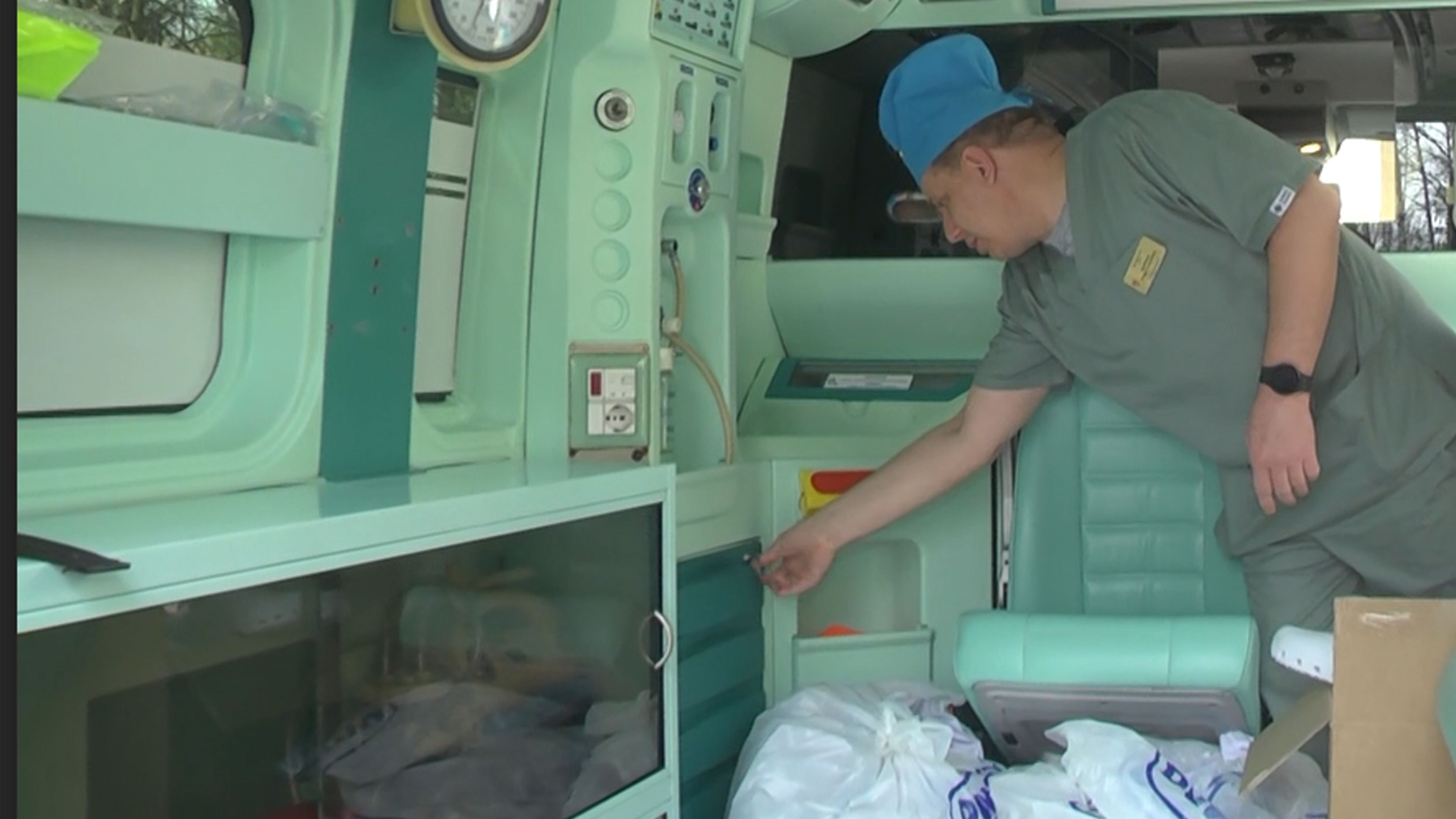 Італійці передали вінницькому пологовому карету швидкої допомоги