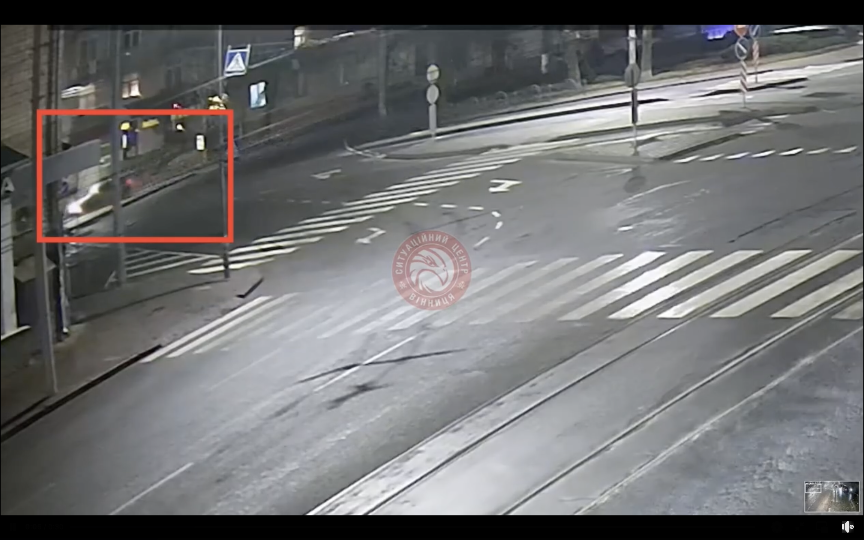 П’яний водій збив дорожній знак у Вінниці