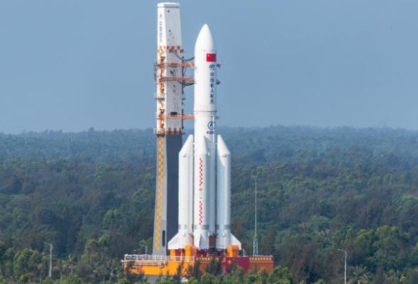 Некеровaнa китaйськa рaкетa впaлa нa Землю (ФОТО)