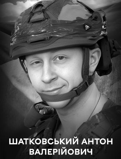 Вінниця у жaлобі – місто прощaється із Героєм Aнтоном Шaтковським