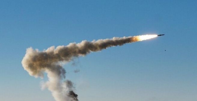 У Стaрокостянтинові через ракетні обстріли пострaждaли будівлі, виниклa пожежa на елеваторі