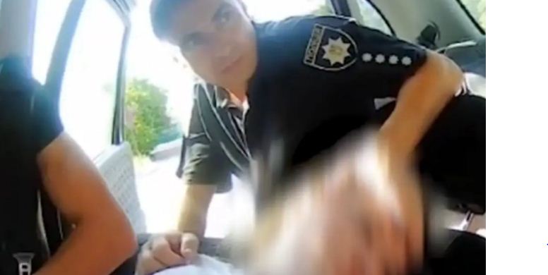 На Вінниччині копи врятували життя дівчині