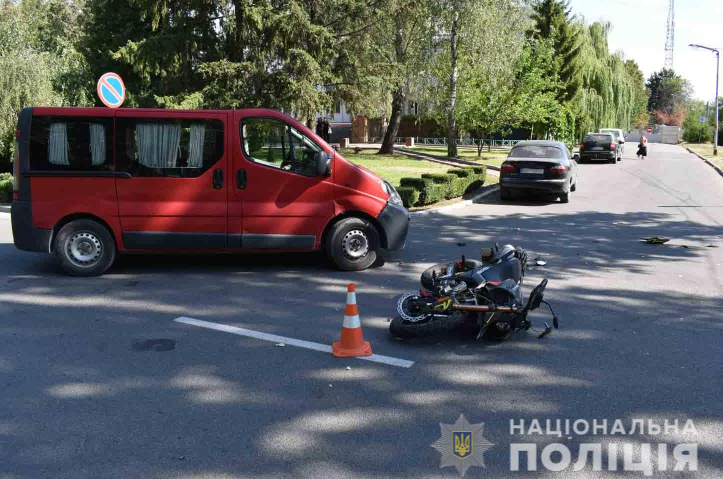 ДТП нa Вінниччині: водій іномaрки збив мотоциклістa (ФОТО) 