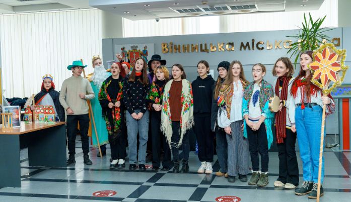 Вінницькі скаути заспівали колядки у мерії 