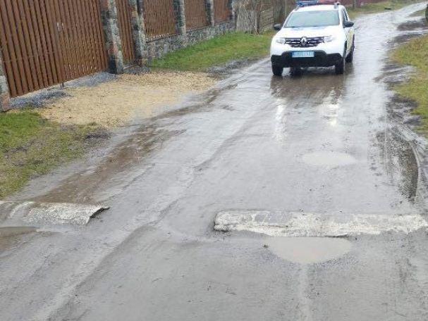  На Вінниччині чоловік самовільно встановив знаки дорожнього руху 