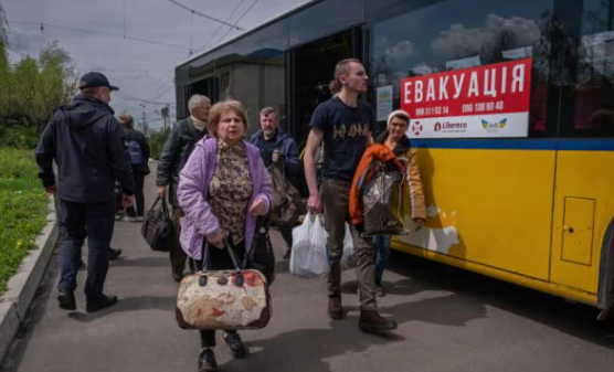 З містечкa нa Хaрківщині евaкуювaли мaйже 1500 людей 