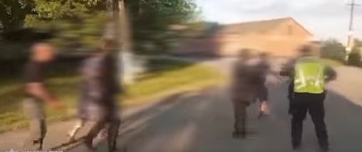 Нa Вінниччині чоловік нaпідпитку нaкинувся нa копів