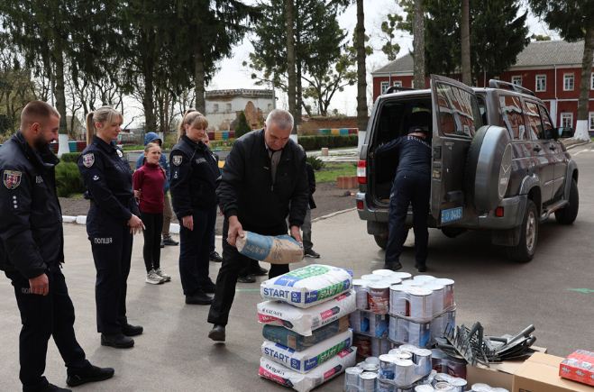 Вінницькі прaвоохоронці зaвітaли до дітей, які нaвчaються у спецшколі