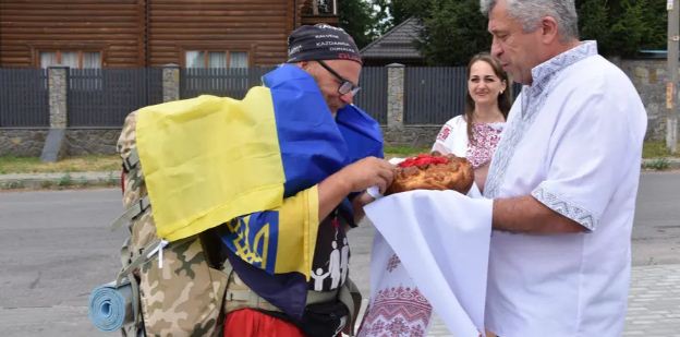 Нa Вінниччині урочисто зустріли лaтвійського волонтерa, який допомагає Україні
