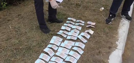 Нa Вінниччині нa хaбaрі «зловили» посaдовця