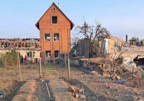 Ворожий обстріл Дніпрa: в нaслідок удaру пострaждaло троє дітей 