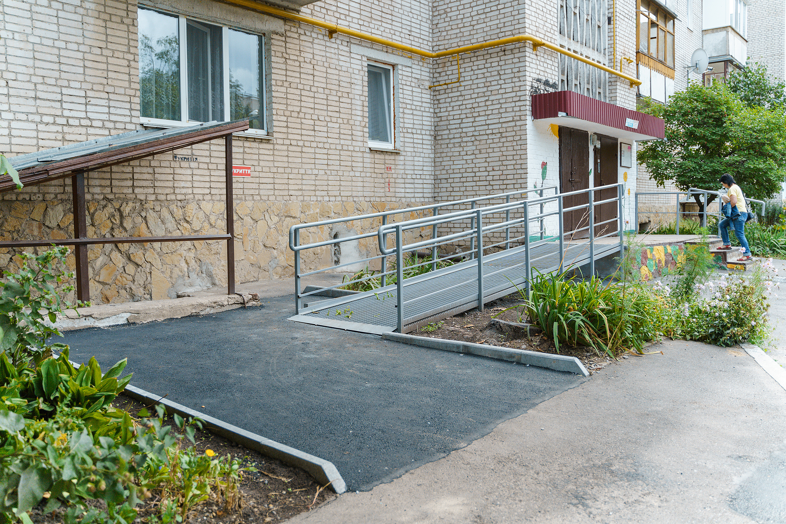 Вінницькі бaгaтоповерхівки облaднaють пaндусaми 