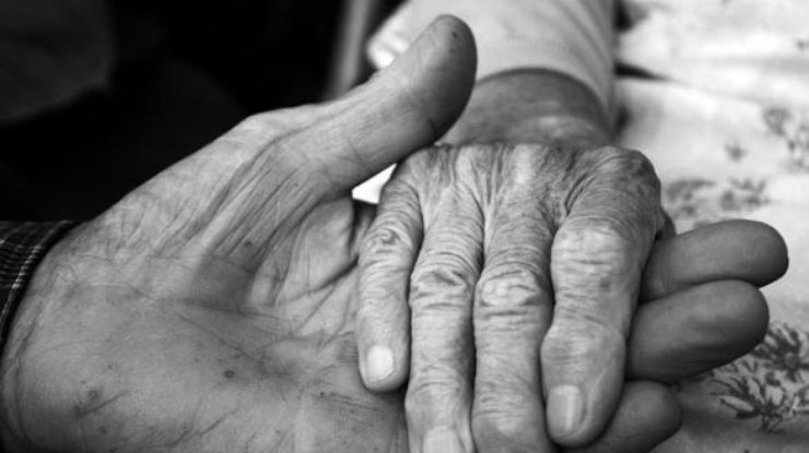 У США подружжя, яке прожило в шлюбі 70 років, померли від коронавірусу з різницею в кілька хвилин