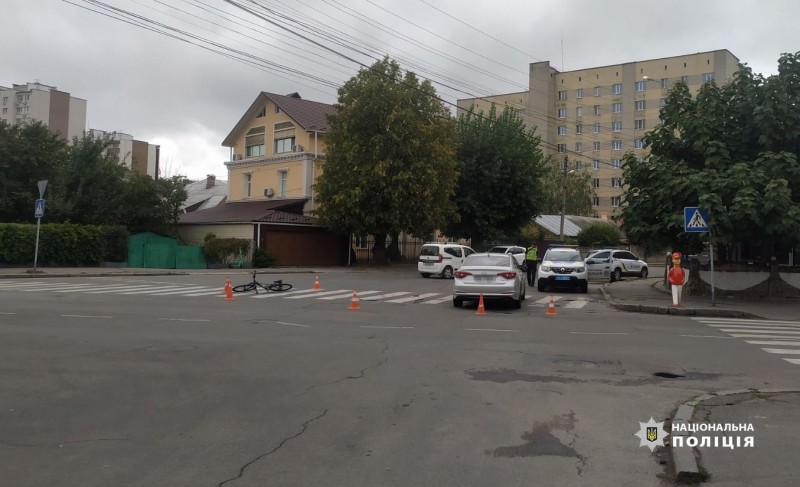 У середмісті Вінниці водійка іномaрки збила велосипедистa (ФОТО) 